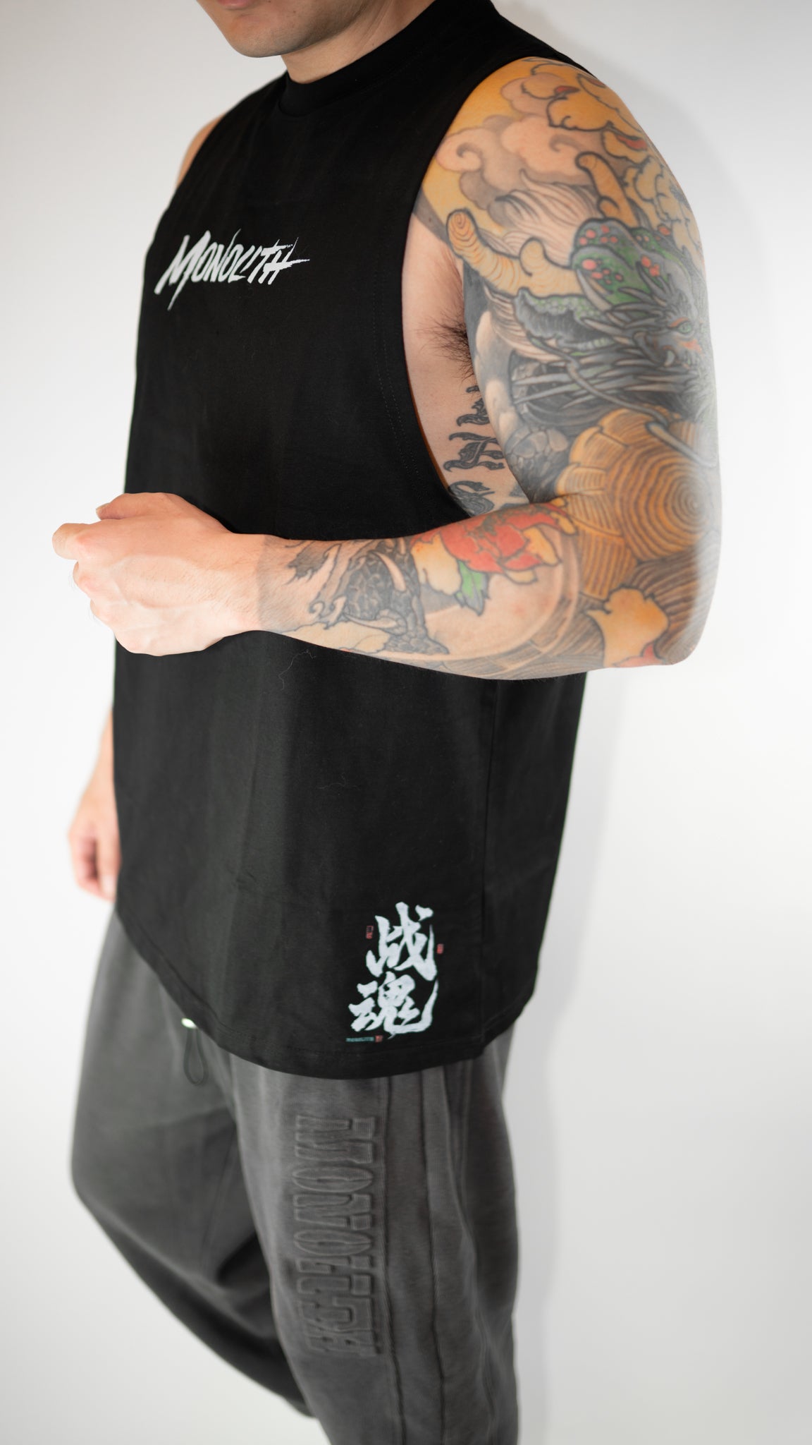 “氣吞天下” Tank Top - Black